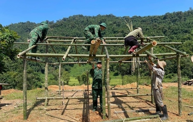 Thanh Hoá: Quả đồi nứt toác, khoảng 220 người phải di dời khẩn cấp