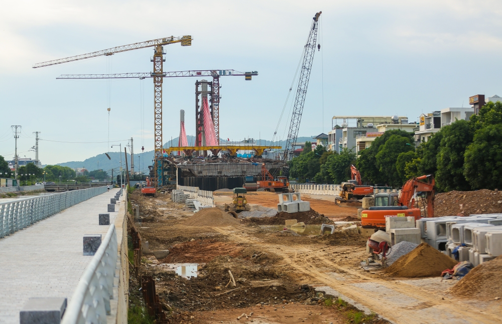 Cầu dây văng hơn 600 tỉ đồng gấp rút hoàn thiện chờ ngày thông xe