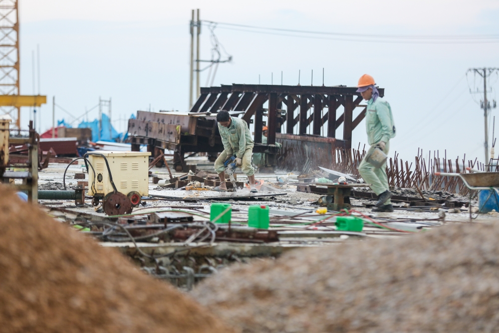 Cầu dây văng hơn 600 tỉ đồng gấp rút hoàn thiện chờ ngày thông xe