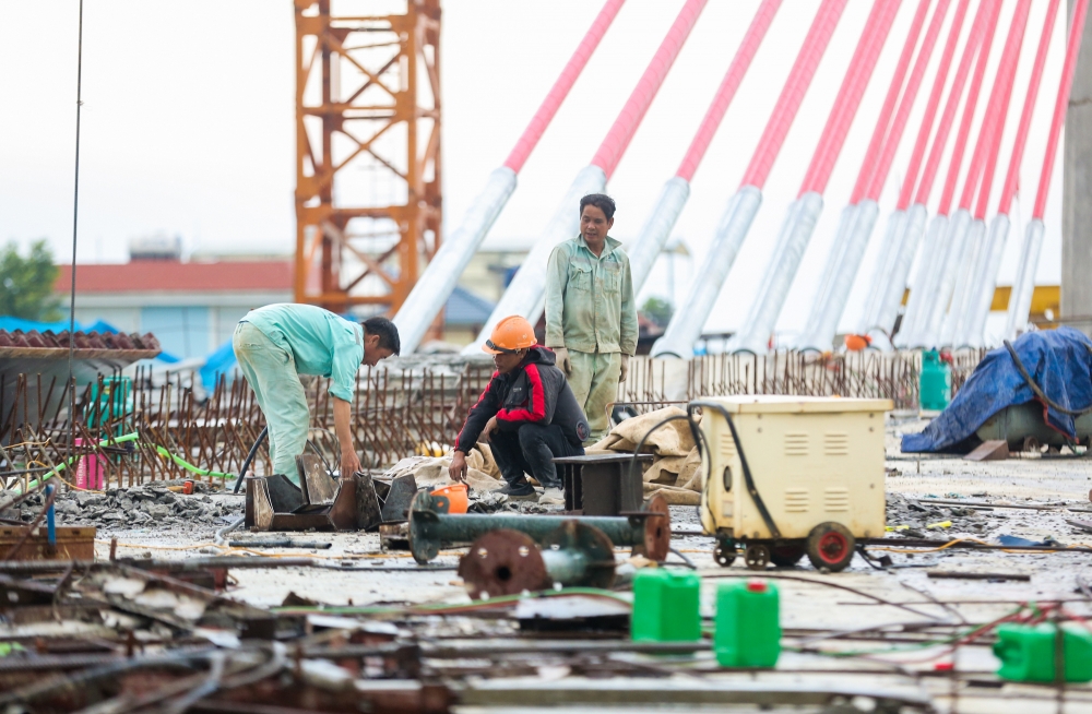 Cầu dây văng hơn 600 tỉ đồng gấp rút hoàn thiện chờ ngày thông xe