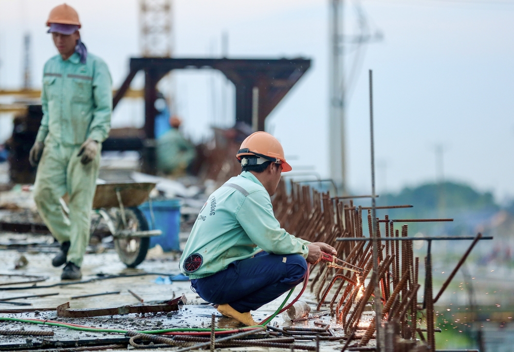 Cầu dây văng hơn 600 tỉ đồng gấp rút hoàn thiện chờ ngày thông xe