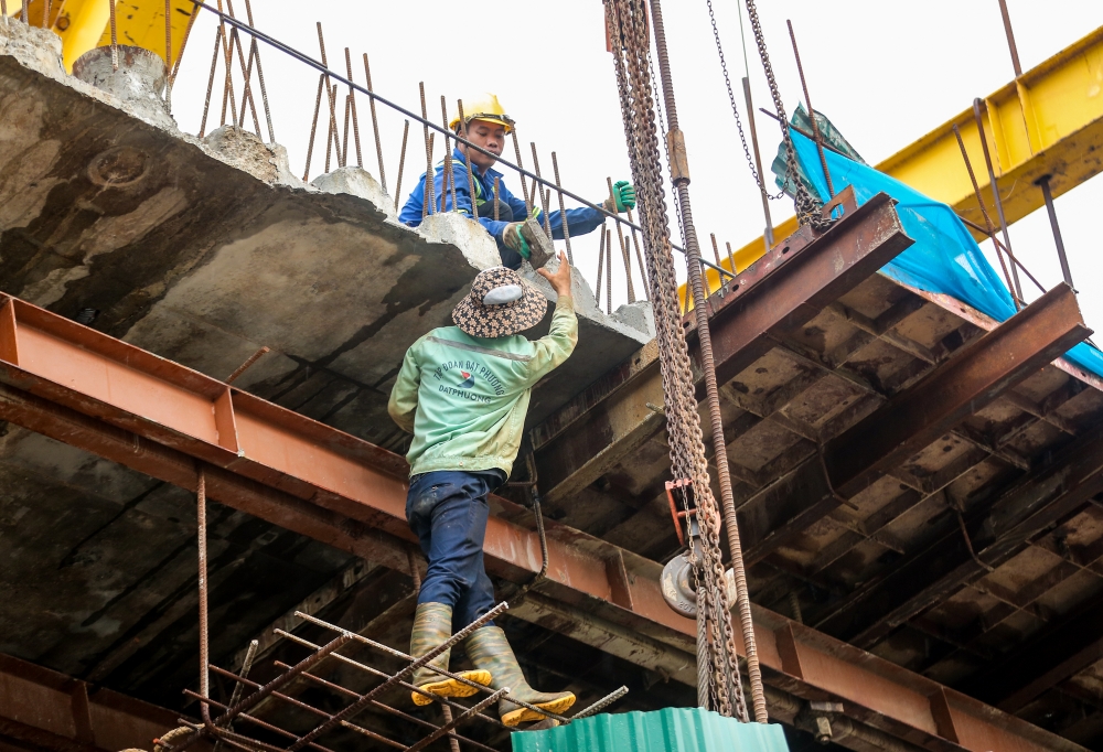 Cầu dây văng hơn 600 tỉ đồng gấp rút hoàn thiện chờ ngày thông xe