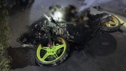 Hà Tĩnh: Phát hiện thi thể nam thanh niên cháy đen cùng xe máy bên vệ đường