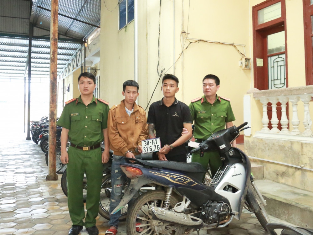 Hà Tĩnh: Bắt tạm giam 2 đối tượng chuyên cướp giật tài sản của người đi đường