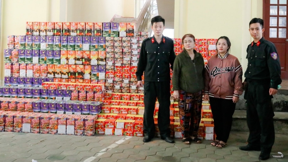 Hương Sơn - Hà Tĩnh: Bắt 2 mẹ con găm 8 tạ pháo để Tết bán