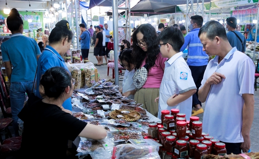 Thanh Hoá: Hơn 18 tỷ đồng doanh số bán hàng khu trưng bày, giới thiệu thực phẩm an toàn