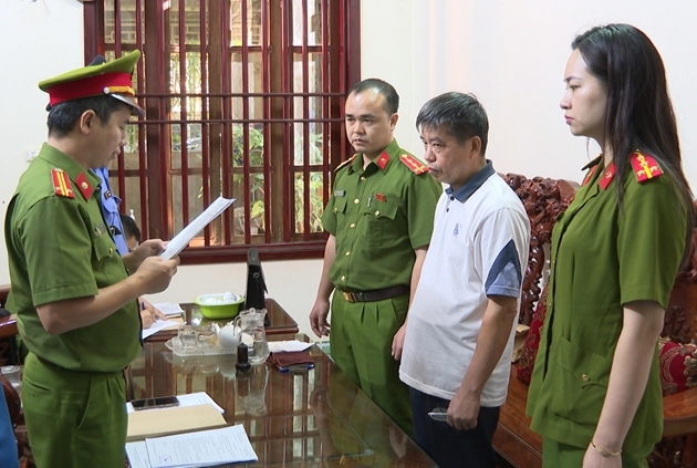 Thanh Hoá: Khởi tố, bắt tạm tạm giam nguyên Trưởng phòng Tài nguyên và Môi trường huyện Thường Xuân