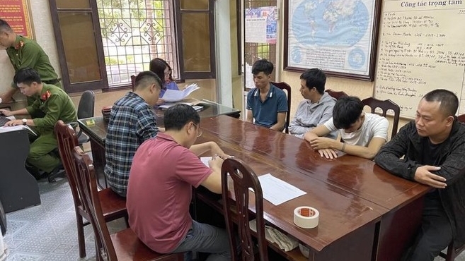 Triệt phá đường dây làm giả giấy tờ, bằng cấp bán qua mạng xã hội tại Nam Định