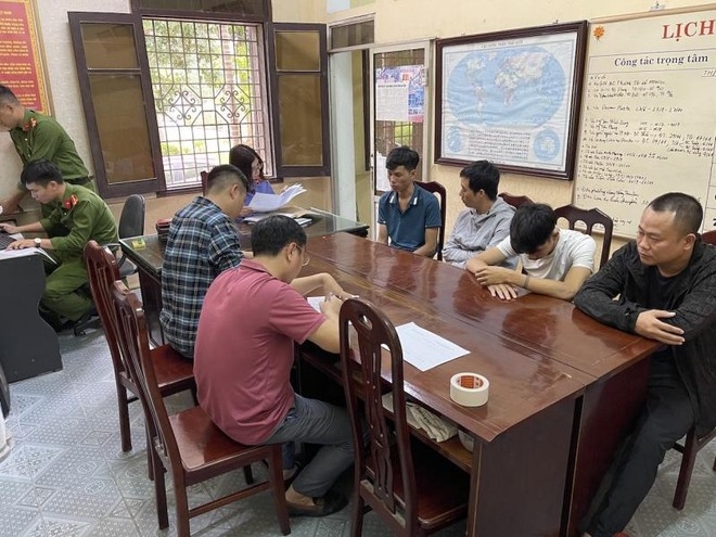 Triệt phá đường dây làm giả giấy tờ, bằng cấp bán qua mạng xã hội tại Nam Định
