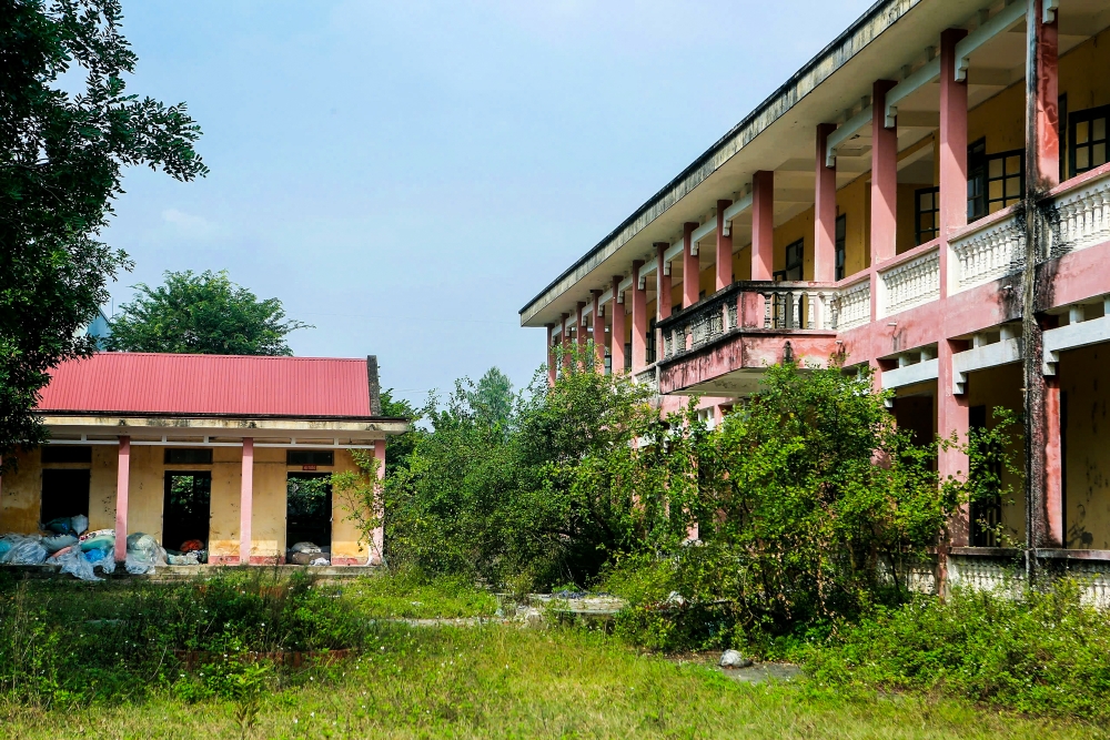 Thanh Hoá: Hai trường học bỏ hoang biến thành nơi tập kết rác thải