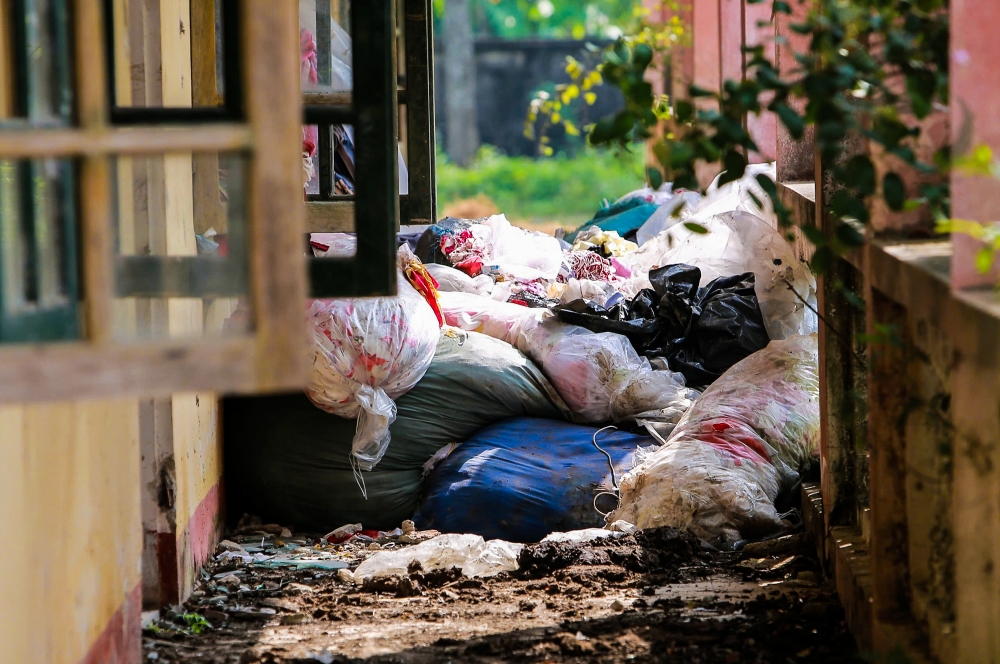 Thanh Hoá: Hai trường học bỏ hoang biến thành nơi tập kết rác thải