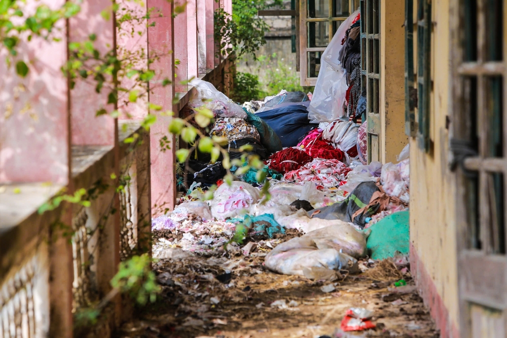 Thanh Hoá: Hai trường học bỏ hoang biến thành nơi tập kết rác thải