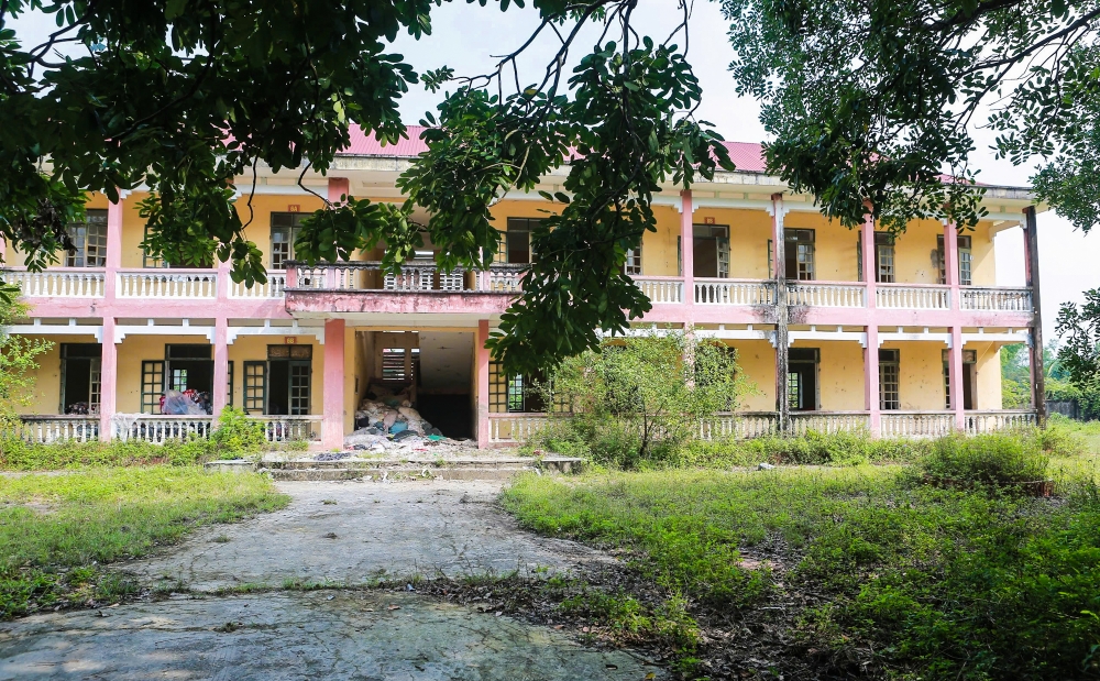 Thanh Hoá: Hai trường học bỏ hoang biến thành nơi tập kết rác thải