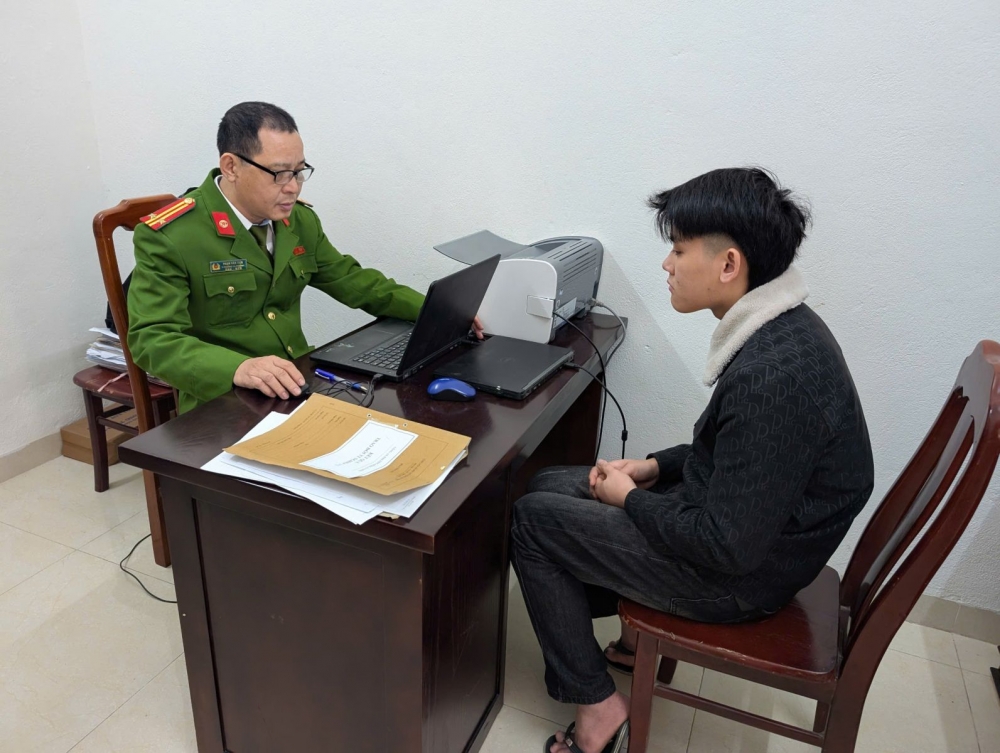 Thanh Hoá: Chỉ vì 10 nghìn đồng đánh rơi, nam sinh đánh bạn giữa sân trường