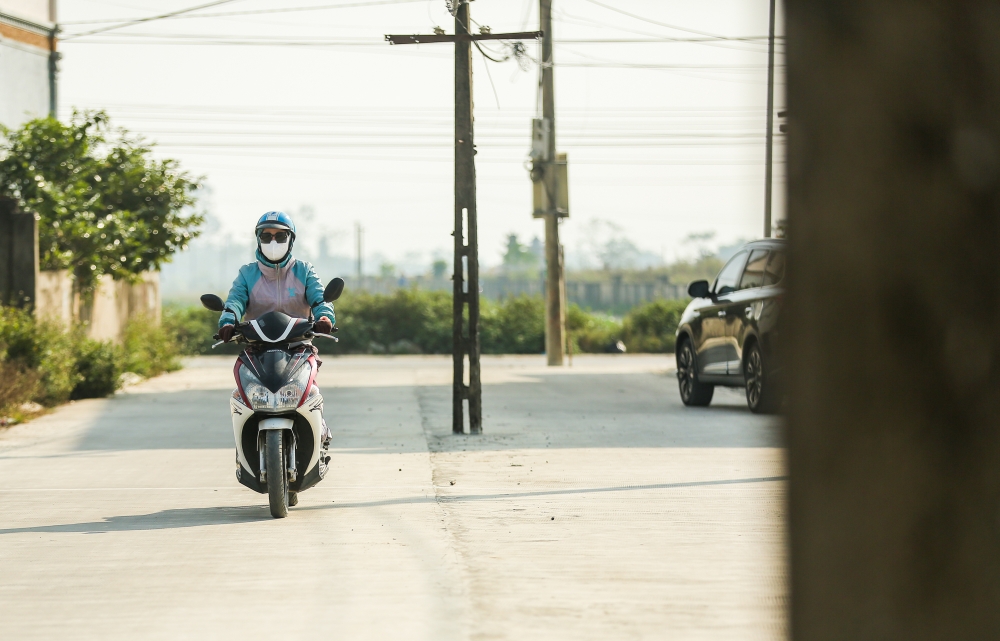 Thanh Hoá: Hàng loạt cột điện chình ình giữ đường khiến người dân đi qua khiếp sợ