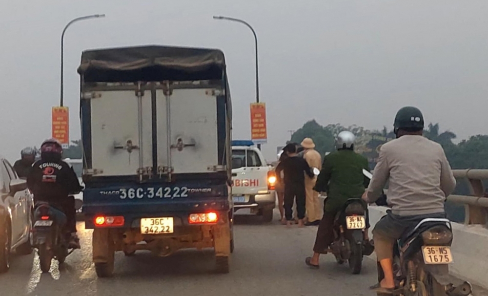 Thanh Hoá: Kịp thời ngăn chặn cô gái trẻ có ý định nhảy cầu tự tử