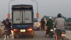 Thanh Hoá: Kịp thời ngăn chặn cô gái trẻ có ý định nhảy cầu tự tử