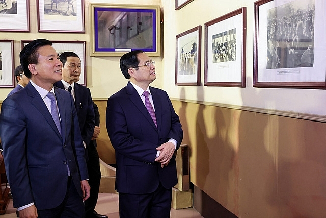 Thủ tướng dâng hương tưởng niệm Chủ tịch Hồ Chí Minh, thăm và chúc Tết tại tỉnh Thanh Hóa