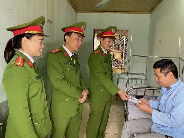 Thanh Hóa: Phó đội trưởng Đội Cảnh sát hình sự Công an huyện Thọ Xuân bị chém trọng thương pho doi truong doi canh sat hinh su cong an thanh hoa bi chem trong thuong