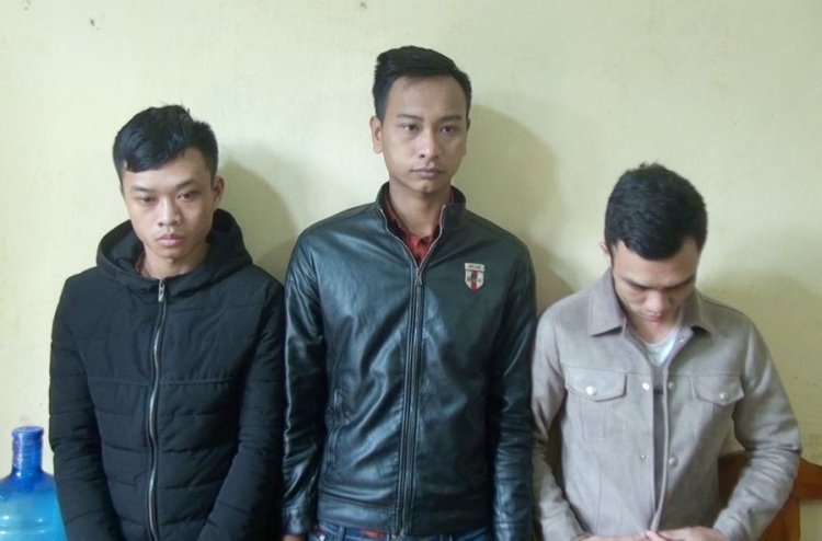 Bắt 3 đối tượng chuyên hack facebook để lừa đảo