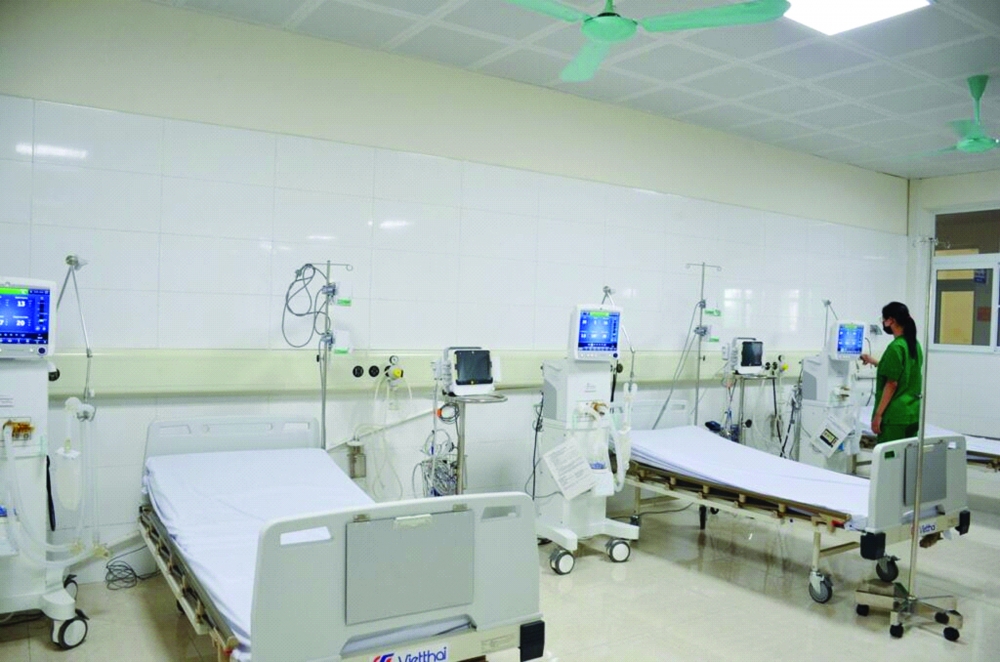 Ngày Tết Nguyên đán, lúc mà người người đang quây quần bên gia đình đón năm mới thì những điều dưỡng của Bệnh viện Nhi Trung ương vẫn luôn túc trực bên giường bệnh, sẵn sàng chiến đấu với bệnh tật, cứu sống các em nhỏ.