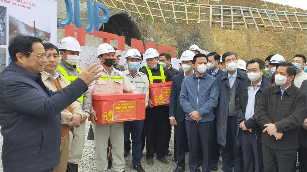 Thủ tướng Chính phủ kiểm tra thực địa tuyến cao tốc đoạn qua địa bàn tỉnh Thanh Hóa