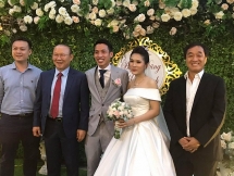 Cầu thủ Đỗ Hùng Dũng hóa “soái ca” hạnh phúc bên cô vợ xinh đẹp