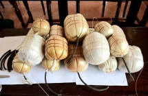 Bắt 4 đối tượng dùng mìn và kíp nổ đánh cá trái phép trên biển