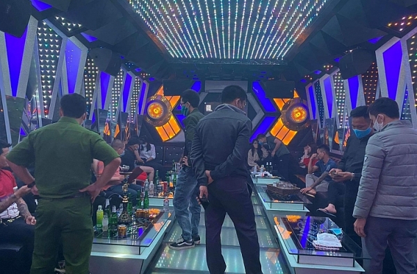 thanh hoa tiep tuc dung hoat dong cua cac co so kinh doanh dich vu khong can thiet