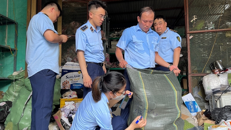 Thanh Hóa: Hàng chục nghìn sản phẩm giả mạo thương hiệu nổi tiếng bị QLTT thu giữ