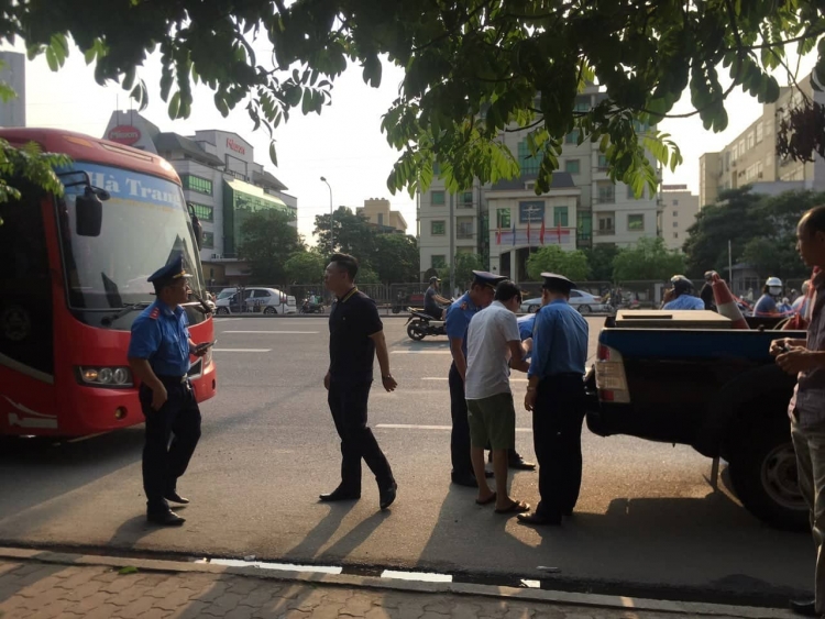 Hà Nội: Xử lý xe khách 29 chỗ “nhồi nhét” 73 người