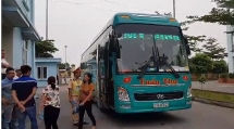 Xe khách 42 chỗ "nhồi nhét" 59 người bị CSGT "tóm gọn"