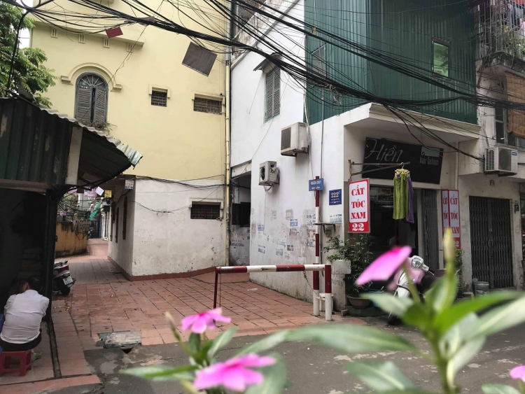 Chiếc barie ở Đội Cấn: Chủ tịch phường Liễu Giai hứa "nhổ" trong tuần