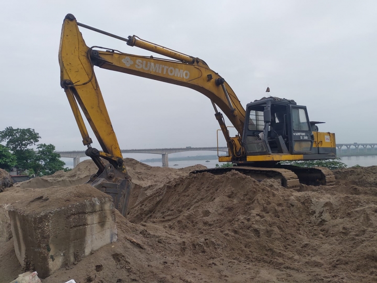 Xử lý nghiêm các bến bãi tập kết VLXD ven sông trước mùa mưa lũ