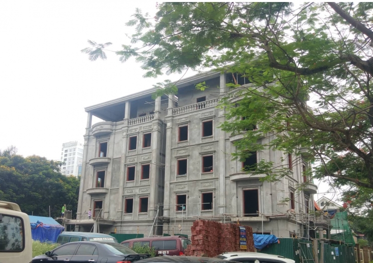 Hàng loạt công trình xây dựng phá vỡ quy hoạch tại Khu biệt thự Vườn Đào