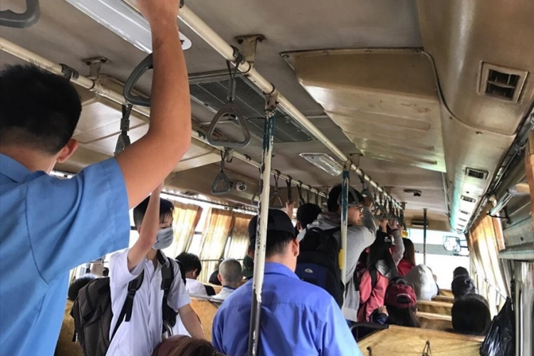 Sàm sỡ trên xe buýt: Khó xử nếu nạn nhân vẫn chọn cách im lặng cam chịu