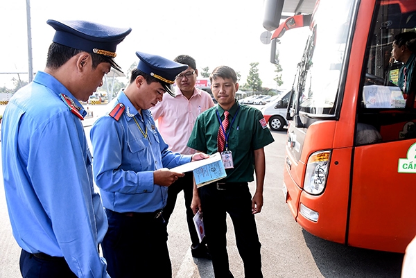 Hà Nội xử lý hàng loạt nhà xe vi phạm trong hoạt động kinh doanh vận tải