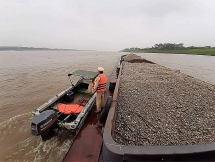 Đáy sông Hồng sụt 2-3m vì 