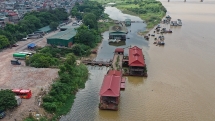 "Biệt phủ", du thuyền mọc trái phép đe dọa hành lang sông Hồng