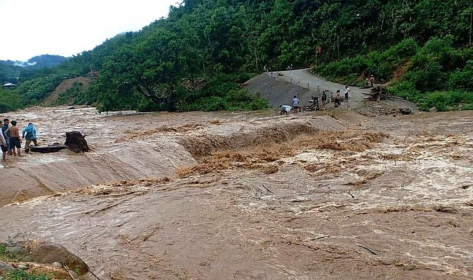 Thanh Hóa: Gần 100 hộ dân phải sơ tán do mưa lũ