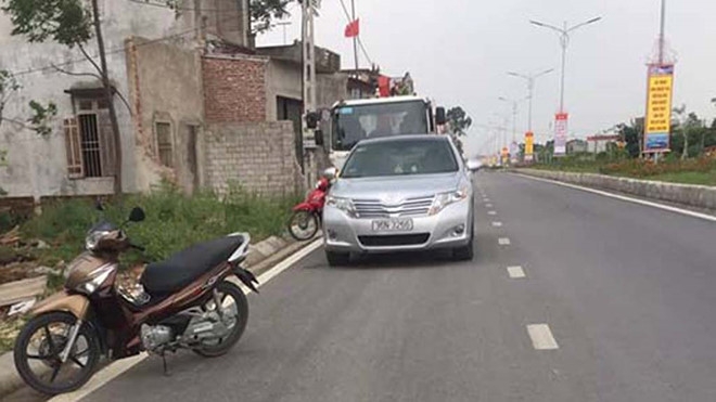 Giám đốc doanh nghiệp dí súng vào đầu tài xế xe cẩu sau va chạm giao thông