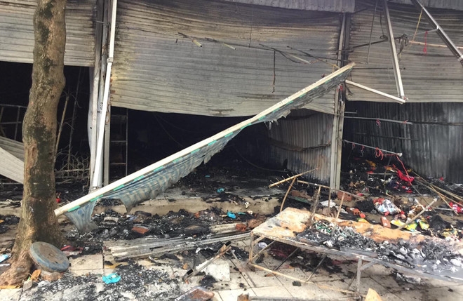 Lửa thiêu rụi 4 ki ốt ở Sầm Sơn