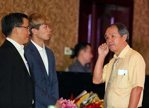 Bầu Đức khiến bóng đá Việt Nam choáng: Thách TP.HCM vô địch V-League, kể cả thuê Messi! bau duc khien bong da viet nam choang thach tphcm vo dich v league ke ca thue messi