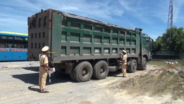 Công an tỉnh Thanh Hóa: Xử lý hàng trăm trường hợp vi phạm giao thông, xử phạt gần 1 tỷ đồng