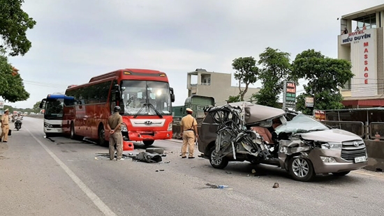 Thanh Hóa: Tai nạn liên hoàn trên QL1A khiến 2 người nhập viện