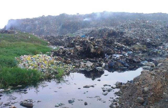 Xử lý rác thải vùng ven biển còn nhiều gian nan