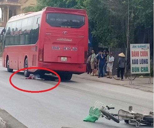 Thanh Hóa: Cụ ông 80 tuổi bị xe khách cán tử vong