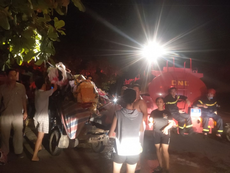 Cháy chợ Năm Tầng ở Bỉm Sơn, ước tính thiệt hại gần 1 tỷ đồng