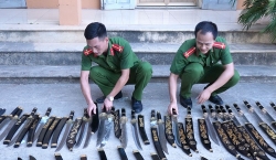 thanh hoa cong an thu giu loat vu khi duoc gui qua duong buu dien