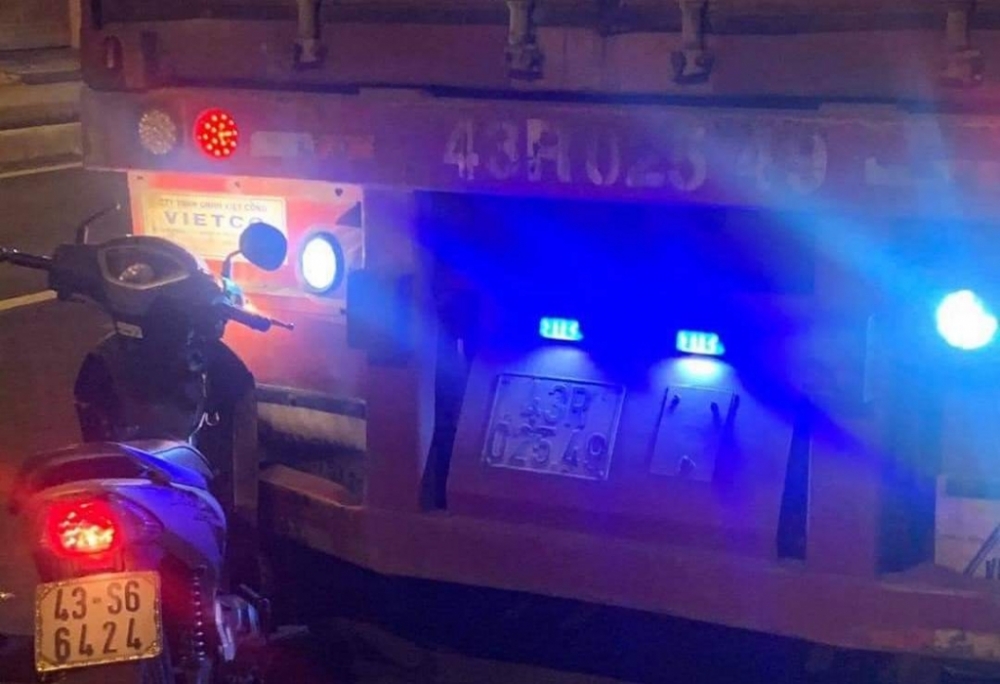 Đà Nẵng: Xe máy va chạm xe container, người đàn ông tử vong thương tâm